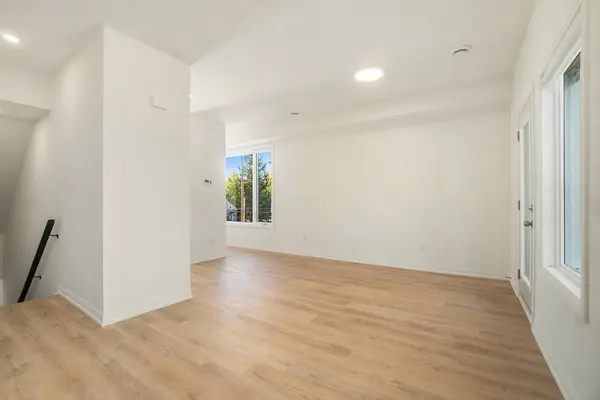 255 Castor ST #202, Russell, ON K4R 0M2