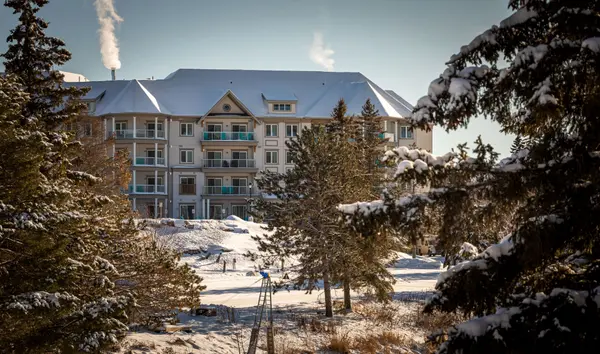 25 PEN LAKE POINT RD #403, Huntsville, ON P1H 1A9