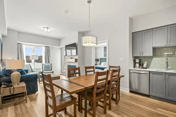 25 PEN LAKE POINT RD #403, Huntsville, ON P1H 1A9