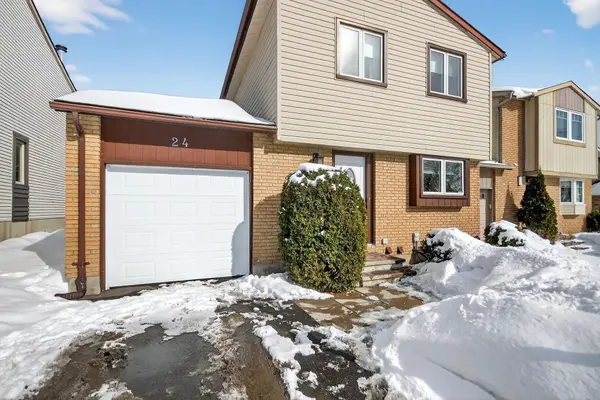 24 Whelan DR, Barrhaven, ON K2J 2J9