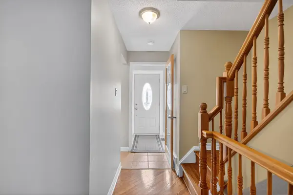 24 Whelan DR, Barrhaven, ON K2J 2J9