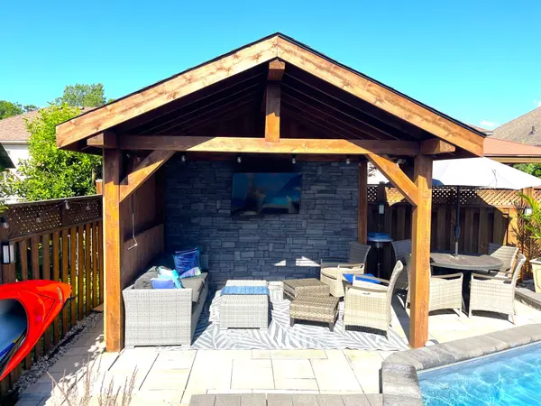 32 Macdonald CRES, Brantford, ON N3R 8B2