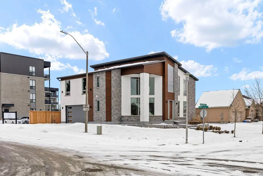 115 South Carriage RD, London North, ON N6H 0C6