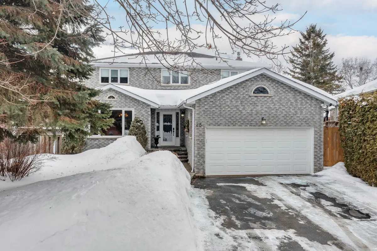 28 Camrose DR, Georgina, ON L4P 3L6