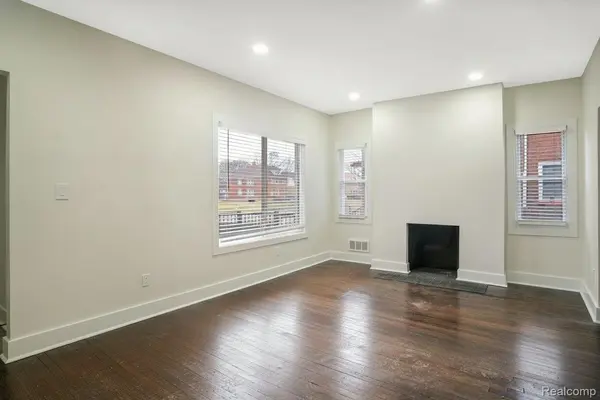 4134 Lakewood, Detroit, MI 48215