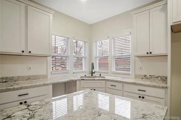 4134 Lakewood, Detroit, MI 48215