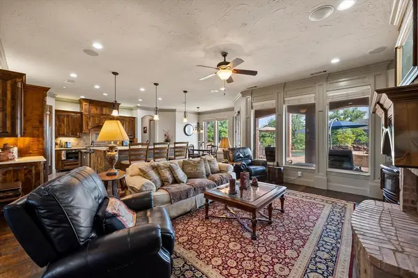 103 Oak Grove Lane, Boyd, TX 76023