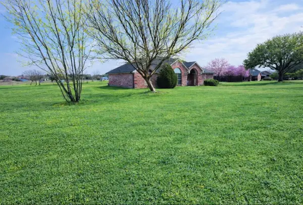 990 Treehouse Lane, Red Oak, TX 75154