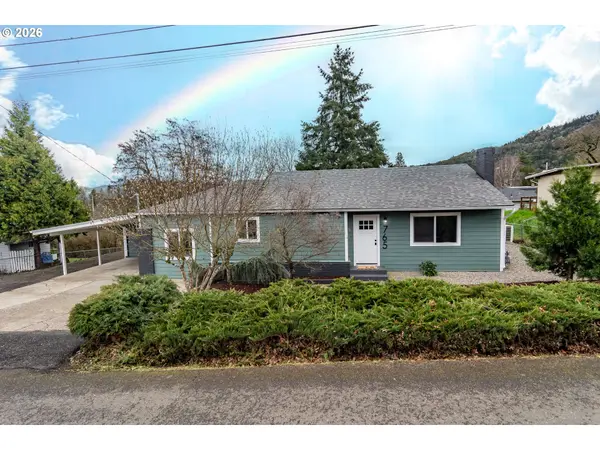 765 W RAINBOW ST, Roseburg, OR 97471