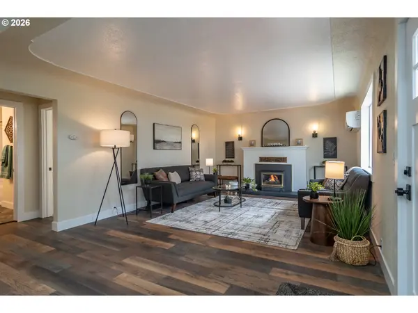 765 W RAINBOW ST, Roseburg, OR 97471