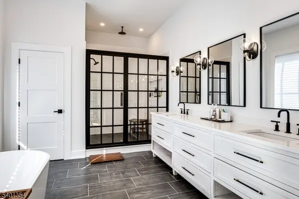 4 Harlow Pointe Cove, Green Brook Twp., NJ 08812