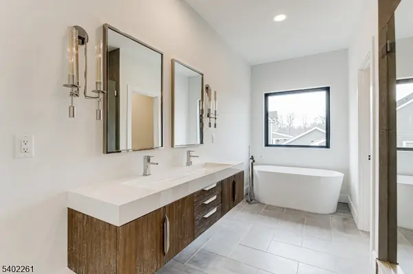 8 Juniper Pointe Trail, Green Brook Twp., NJ 08812