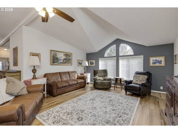 655 NE BURNETT RD #9, Mc Minnville, OR 97128