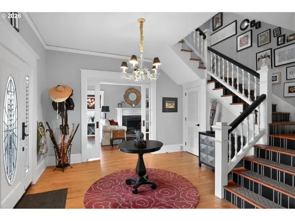 211 S 3RD ST, Cottage Grove, OR 97424