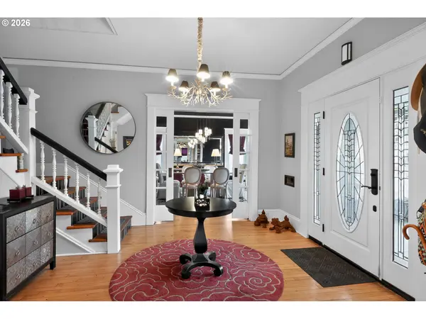 211 S 3RD ST, Cottage Grove, OR 97424