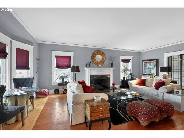 211 S 3RD ST, Cottage Grove, OR 97424