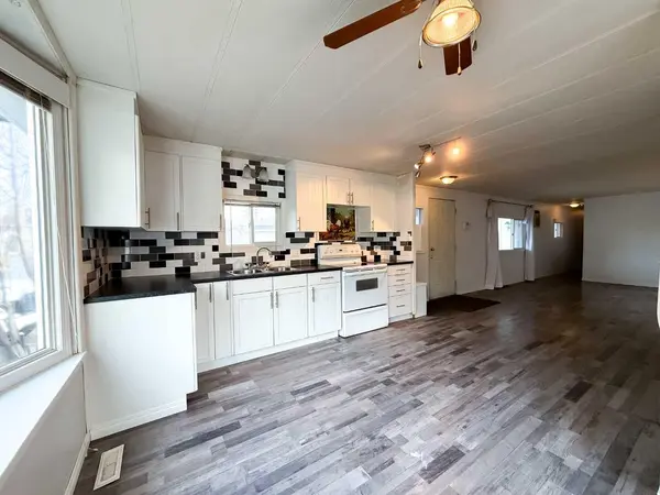 700 Carmichael LN #417, Hinton, AB T7V 1S9