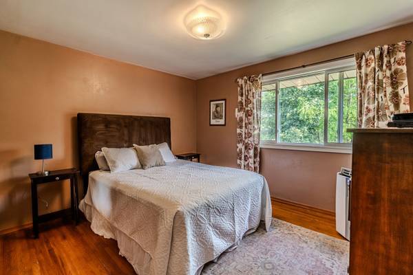 250 Sunnybrae AVE, Innisfil, ON L9S 1J1