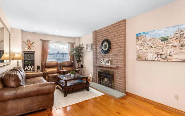 60 Newgreen CRES, Brampton, ON L6S 4Y5