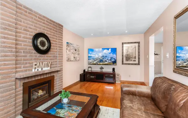 60 Newgreen CRES, Brampton, ON L6S 4Y5