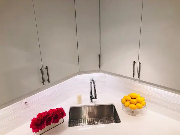 2185 Marine DR #105, Oakville, ON L6L 5L6