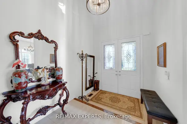 10 Falkland RD, Brampton, ON L6P 4C3