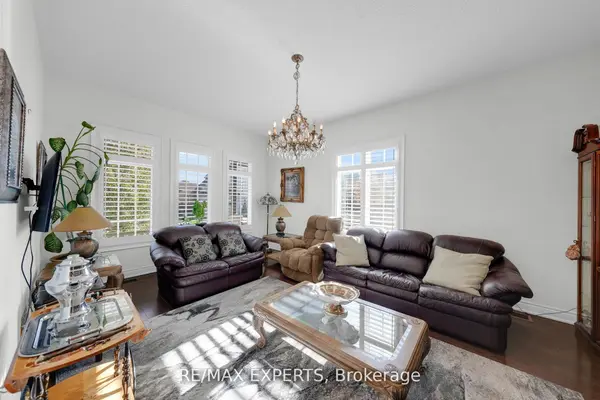 10 Falkland RD, Brampton, ON L6P 4C3