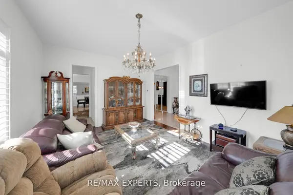 10 Falkland RD, Brampton, ON L6P 4C3