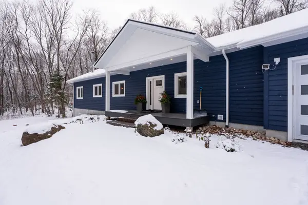 2435 Ravenscliffe RD, Huntsville, ON P1H 2J2