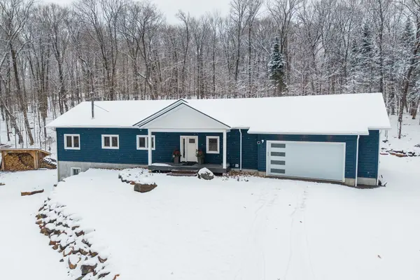 2435 Ravenscliffe RD, Huntsville, ON P1H 2J2