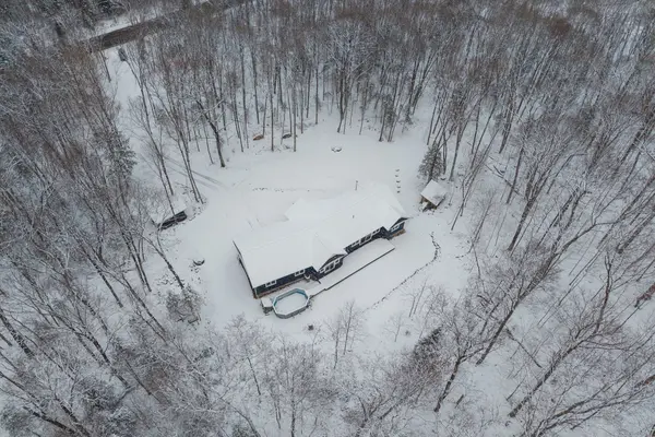 2435 Ravenscliffe RD, Huntsville, ON P1H 2J2