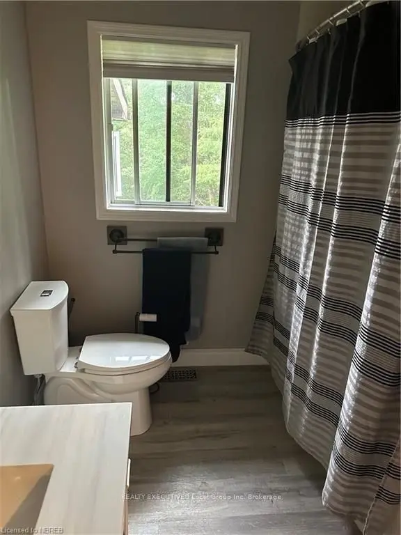 1372 VILLAGE RD, East Ferris, ON P0H 1B0