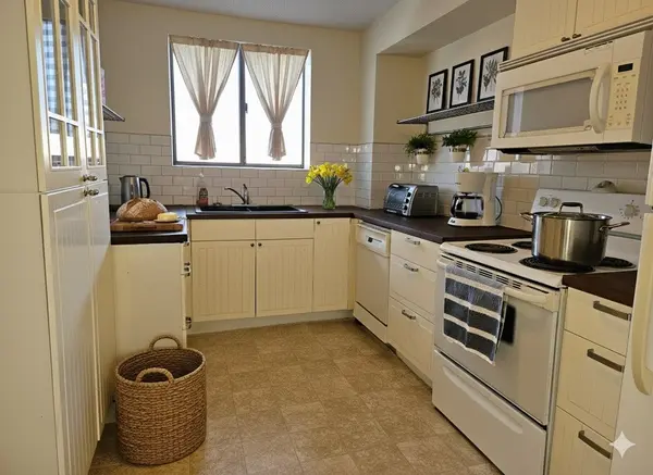 93 Westwood RD #311, Guelph, ON N1H 7J7