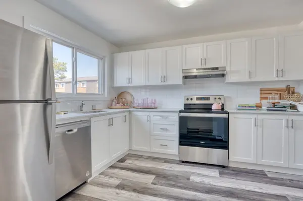 20 Anna Capri DR #22, Hamilton, ON L8W 1M6