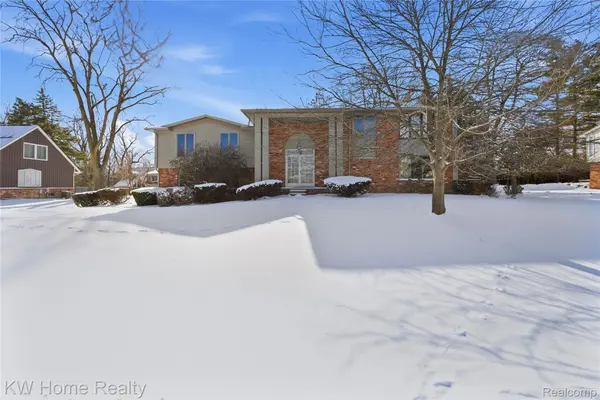 2935 Bloomfield Shore DR, West Bloomfield Charter Township, MI 48323