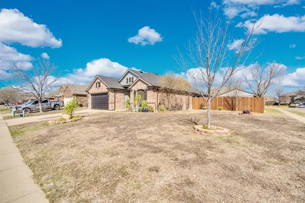 104 Coyote Run, Waxahachie, TX 75165