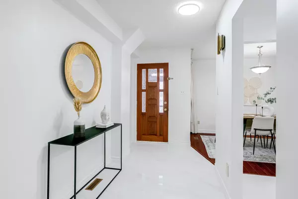 Toronto E09, ON M1H 1R3,142 Greenbrae Circuit