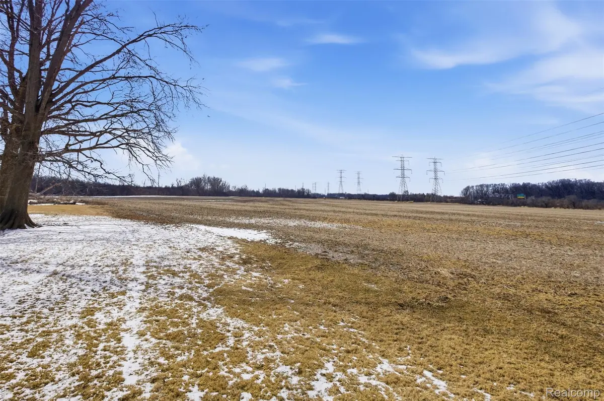 21301 Woodruff RD, Rockwood, MI 48173