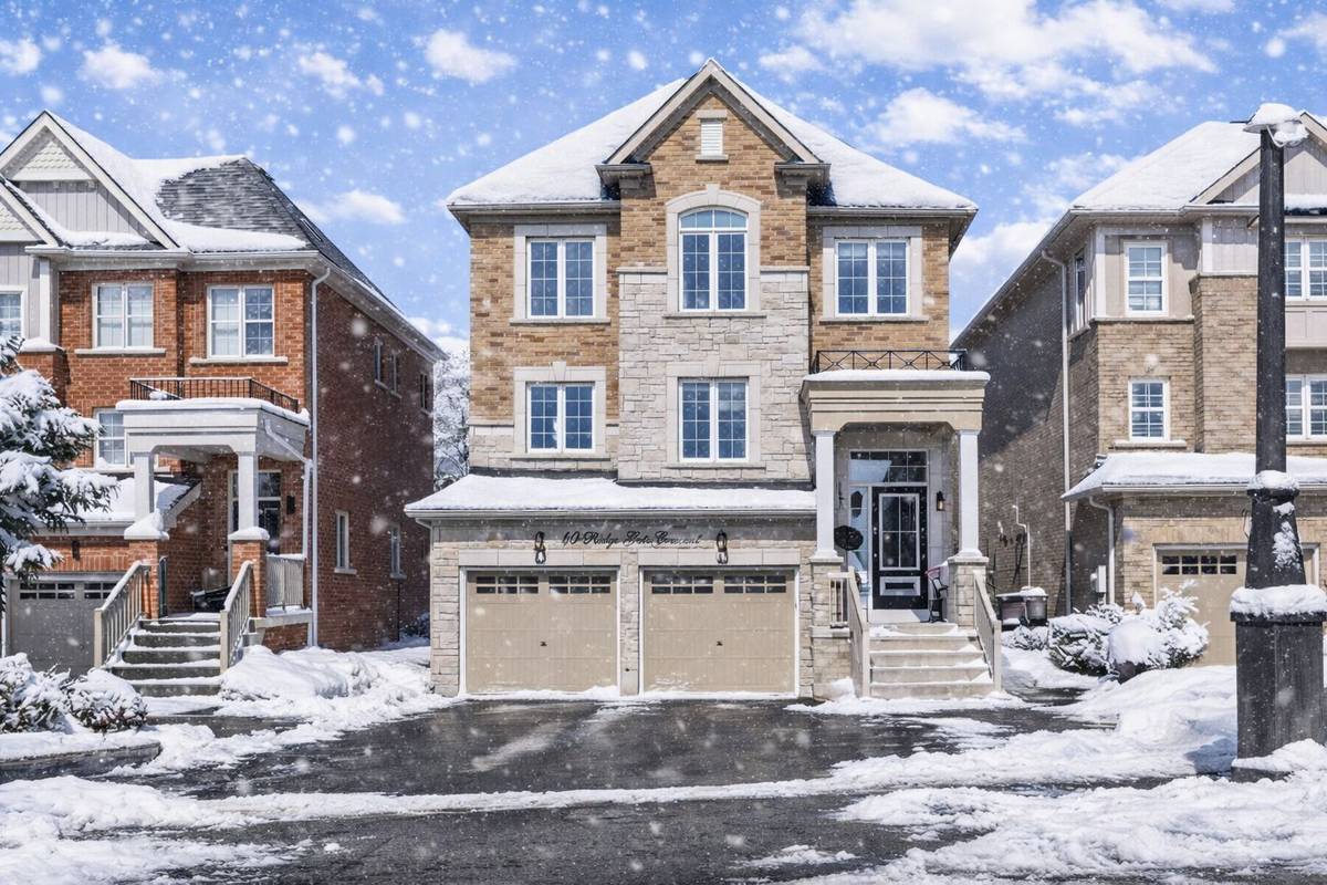 40 Ridge Gate CRES, East Gwillimbury, ON L0G 1M0