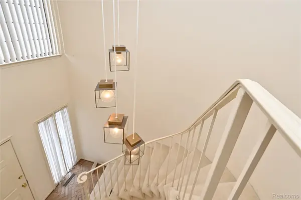 6011 Pebble Lane CT, West Bloomfield Charter Township, MI 48322