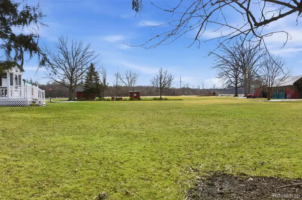 21301 Woodruff RD, Rockwood, MI 48173