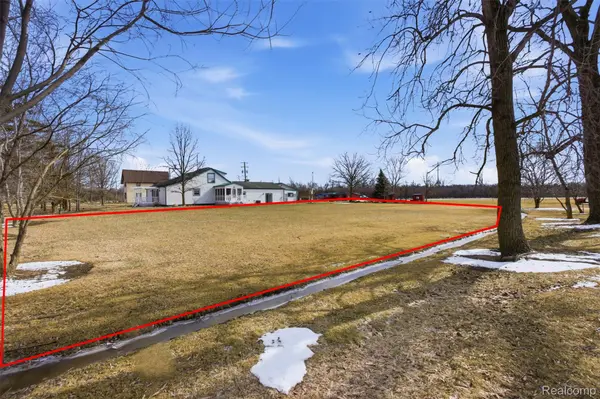 21301 Woodruff RD, Rockwood, MI 48173