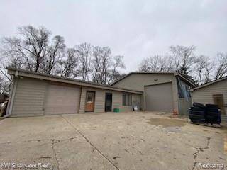 9450 Elizabeth Lake RD, White Lake Charter Township, MI 48386