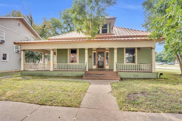 607 W Brown Street, Ennis, TX 75119