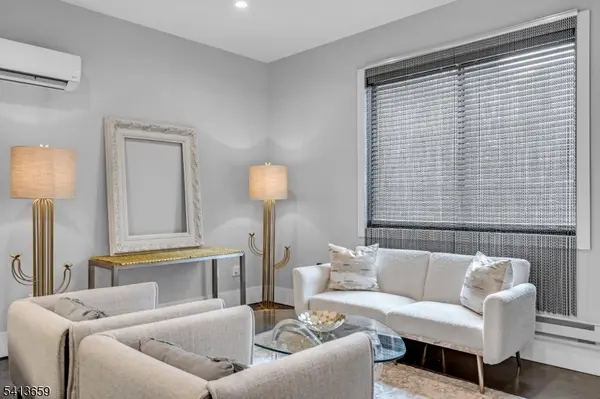 10 Mccready Aly, Lambertville City, NJ 08530