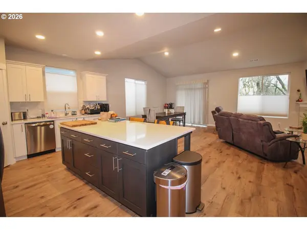 1683 S QUARTZ DR, Cornelius, OR 97113