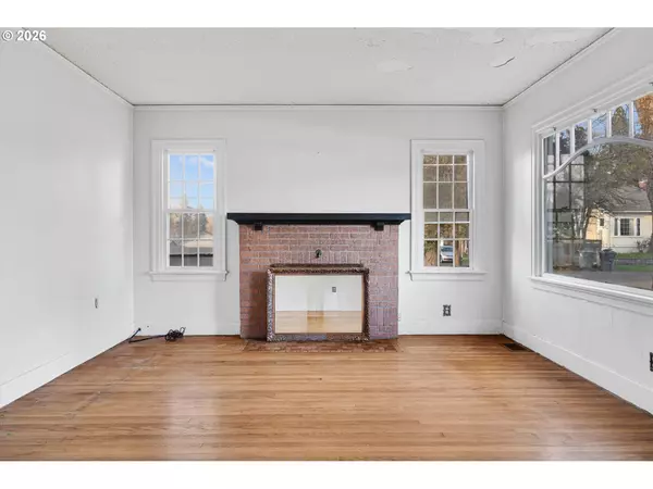 Dallas, OR 97338,923 SW ELLIS ST