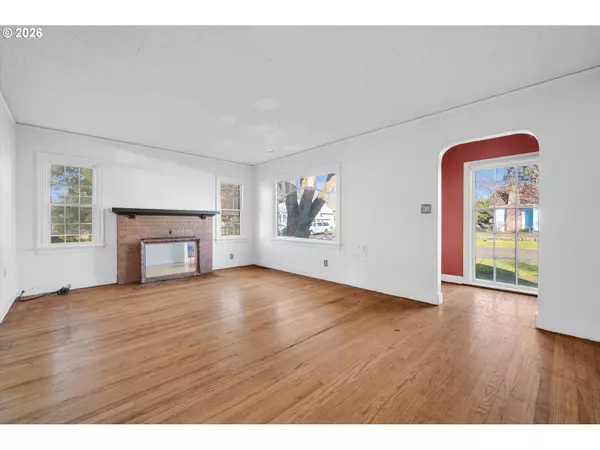 Dallas, OR 97338,923 SW ELLIS ST