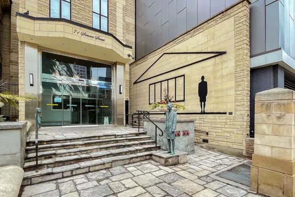 71 Simcoe ST #2001, Toronto C01, ON M5J 2S9