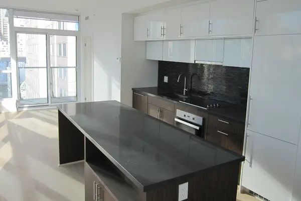 8 Mercer ST #1102, Toronto C01, ON M5V 0C4